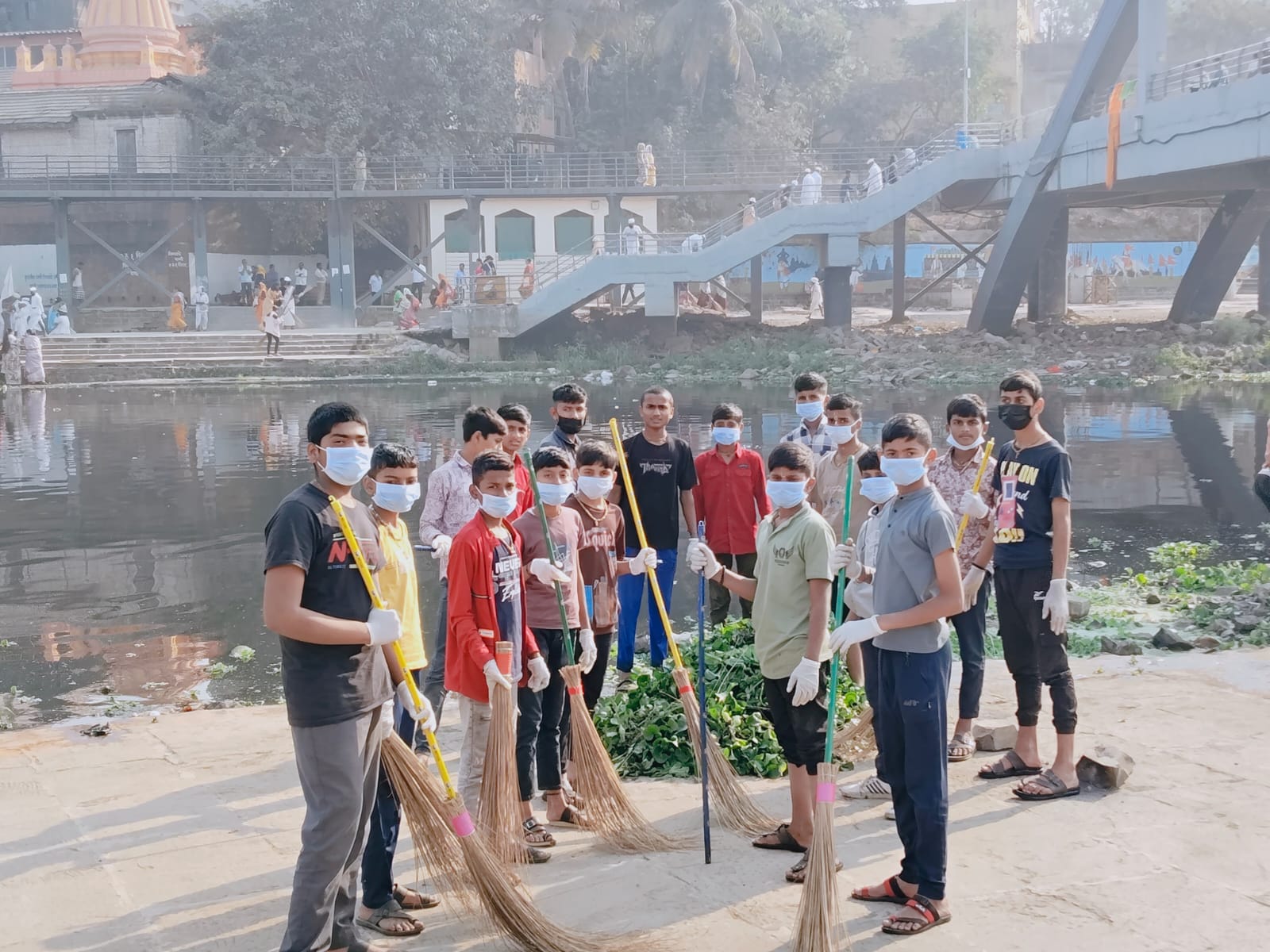स्वच्छता अभियान — श्रमदान
