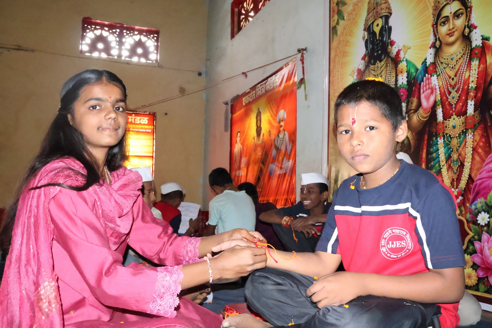 रक्षाबंधन — विद्यार्थ्यांचा उत्साह