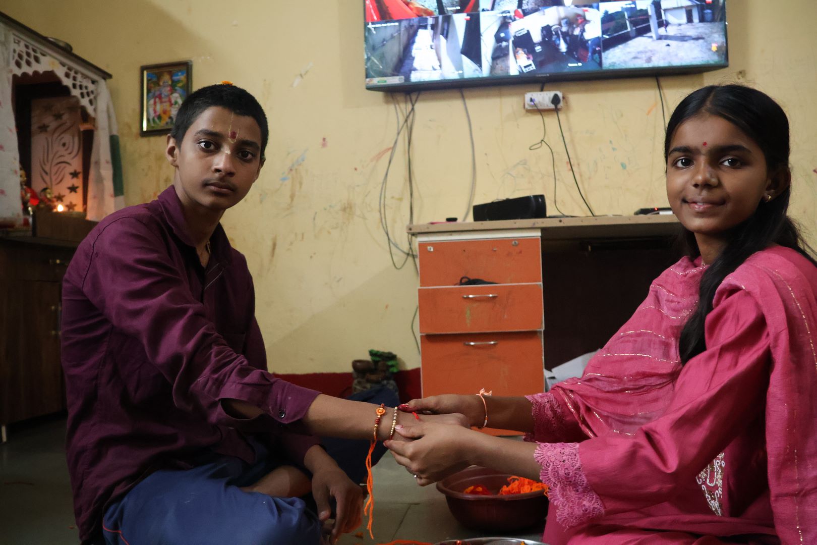 रक्षाबंधन — विद्यार्थ्यांचा उत्साह