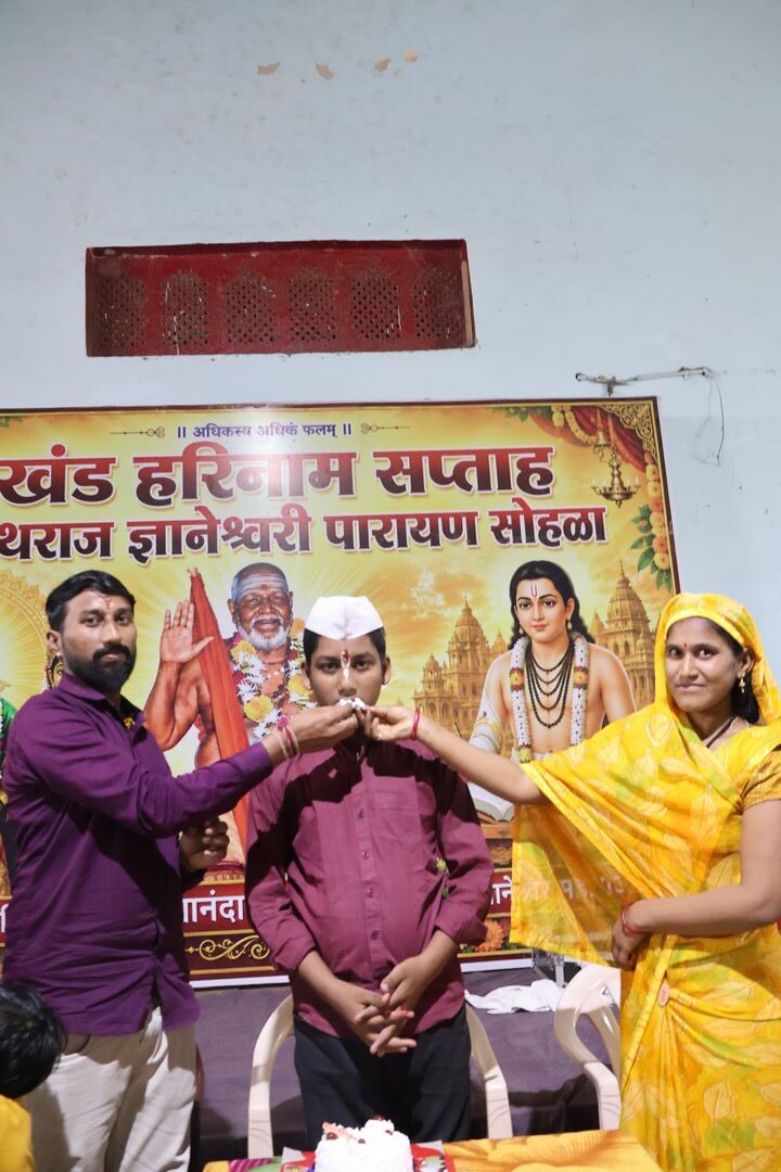 वाढदिवस सोहळ्याचा आनंदी क्षण
