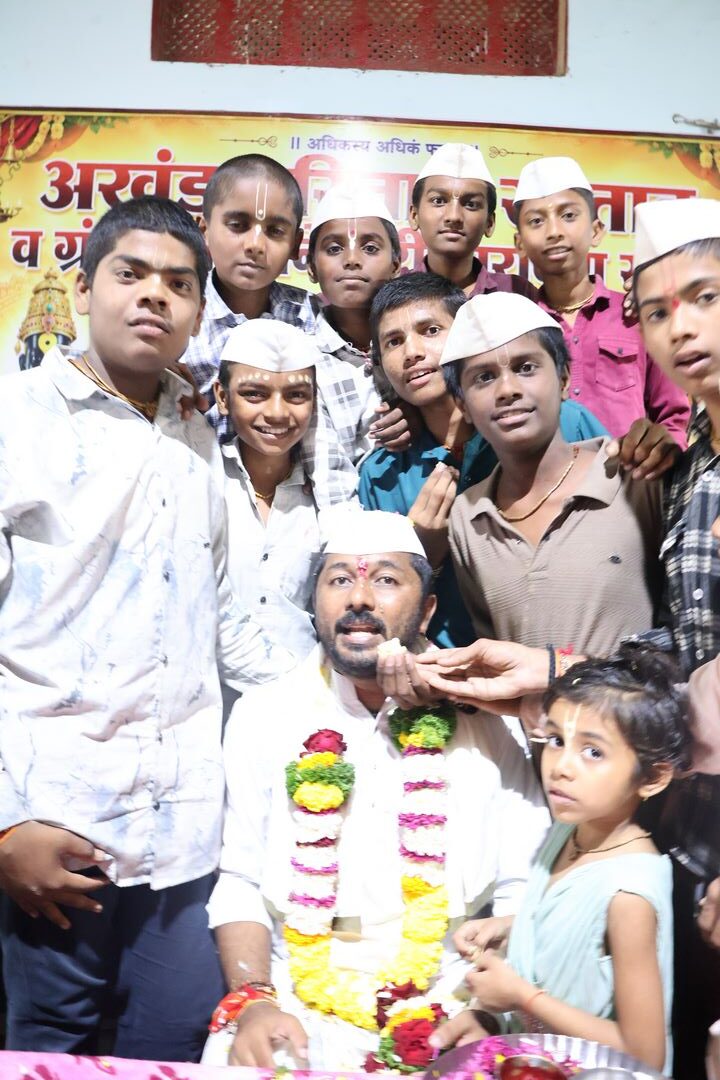 वाढदिवस — पुष्पवृष्टी