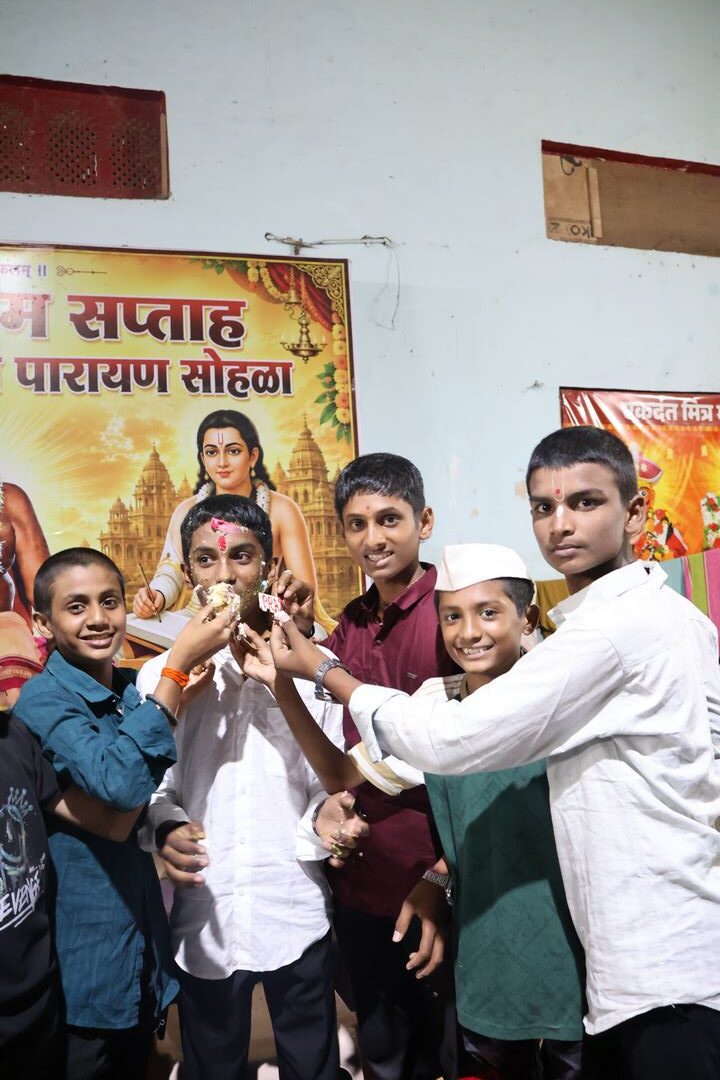 शुभेच्छांचा वर्षाव
