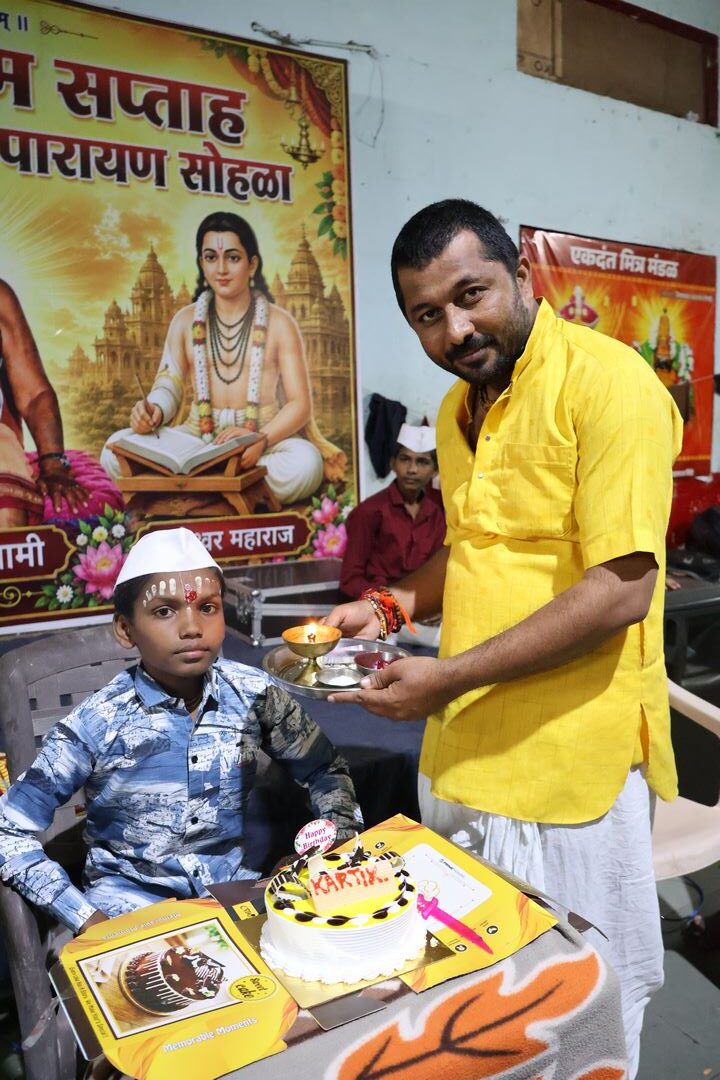 वाढदिवस — भक्तांचा मेळावा