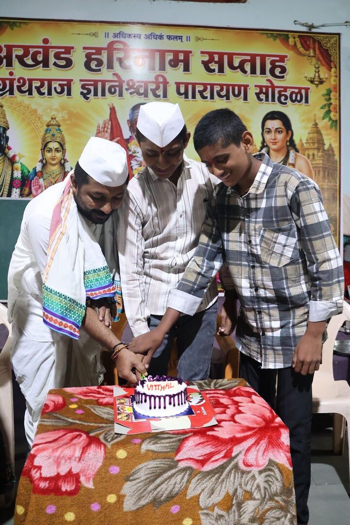 वाढदिवस — भक्तांचा मेळावा