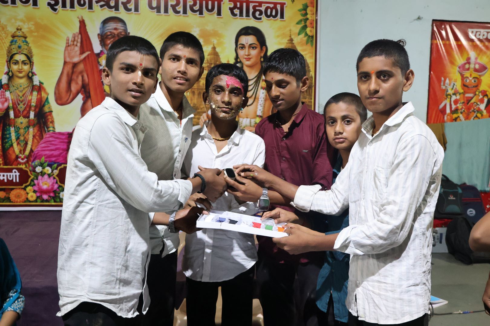 वाढदिवस — भक्तांचा मेळावा